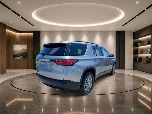 Used 2023 Chevrolet Traverse LT FWD image 5