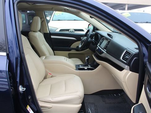 Used 2015 Toyota Highlander XLE image 23