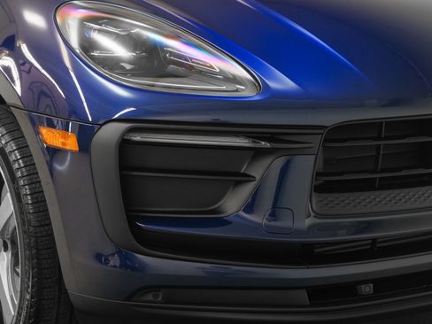 Certified 2025 Porsche Macan image 13