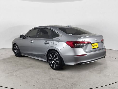 Used 2022 Honda Civic EX image 3