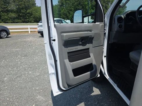 Used 2018 Ford E-350 and Econoline 350 Super Duty w/ Power Windows & Locks Group RWD image 30