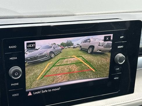 Used 2025 Volkswagen Taos SE FWD image 29