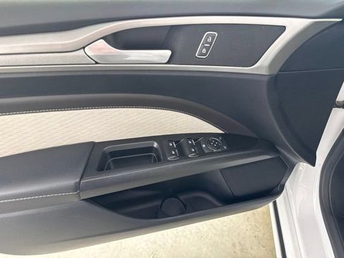 Used 2019 Ford Fusion SE w/ Equipment Group 151A FWD image 13