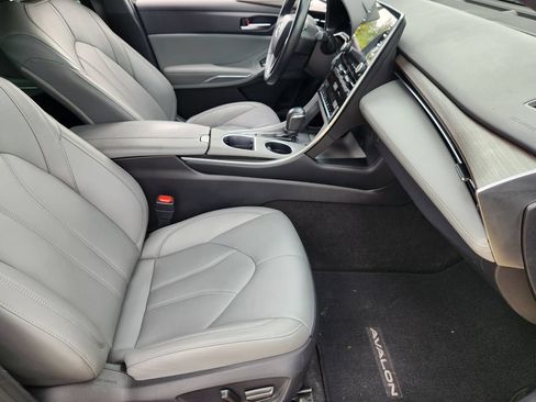 Used 2020 Toyota Avalon XLE w/ Moonroof Package FWD image 16