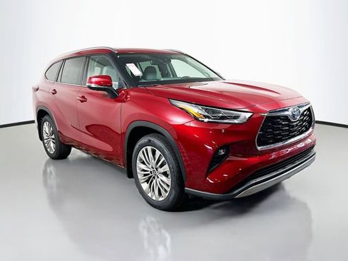 New 2026 Toyota Highlander Platinum AWD/4WD image 1