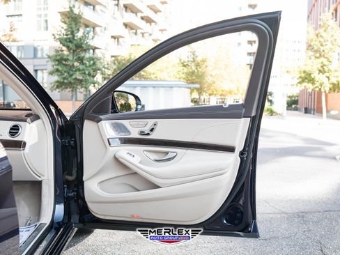 Used 2020 Mercedes-Benz S 560 4MATIC Sedan w/ Premium Package image 46
