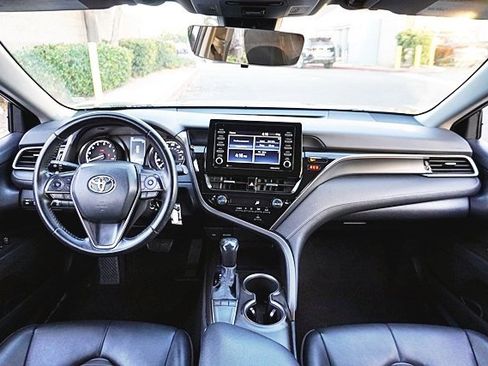Used 2022 Toyota Camry SE image 17