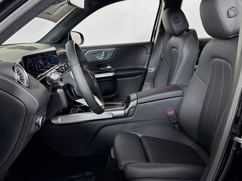 New 2025 Mercedes-Benz GLB 250 image 16