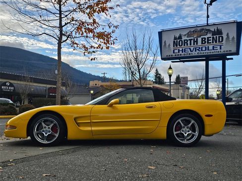Used 2001 Chevrolet Corvette Convertible w/ Preferred Equipment Group2 image 8