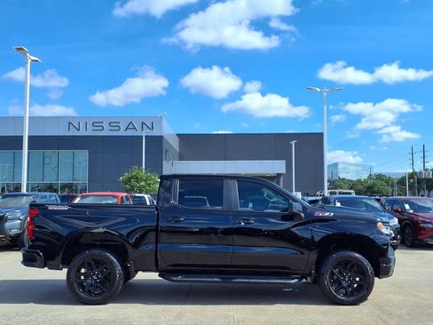 Used 2025 Chevrolet Silverado 1500 LT Trail Boss w/ Convenience Package II AWD/4WD image 9