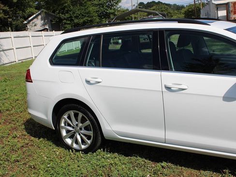 Used 2016 Volkswagen Golf SE FWD image 5