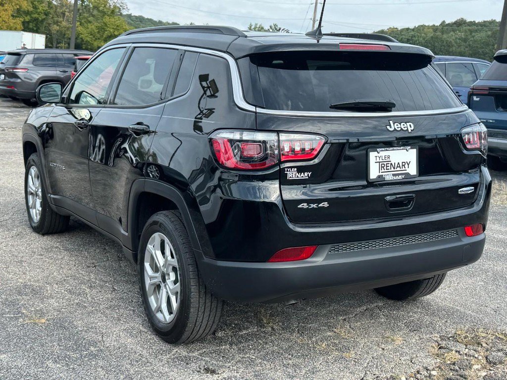 Used 2025 Jeep Compass Latitude w/ Convenience Group AWD/4WD image 6
