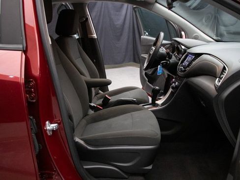 Used 2021 Chevrolet Trax LS image 16