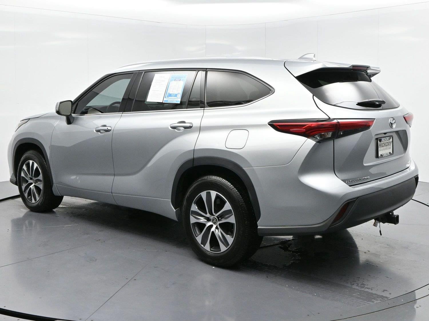 Used 2022 Toyota Highlander XLE FWD image 5