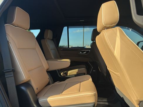 Used 2023 Chevrolet Tahoe Premier AWD/4WD image 17