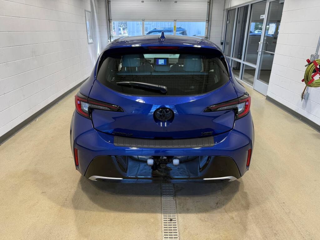 Used 2025 Toyota Corolla XSE FWD image 4