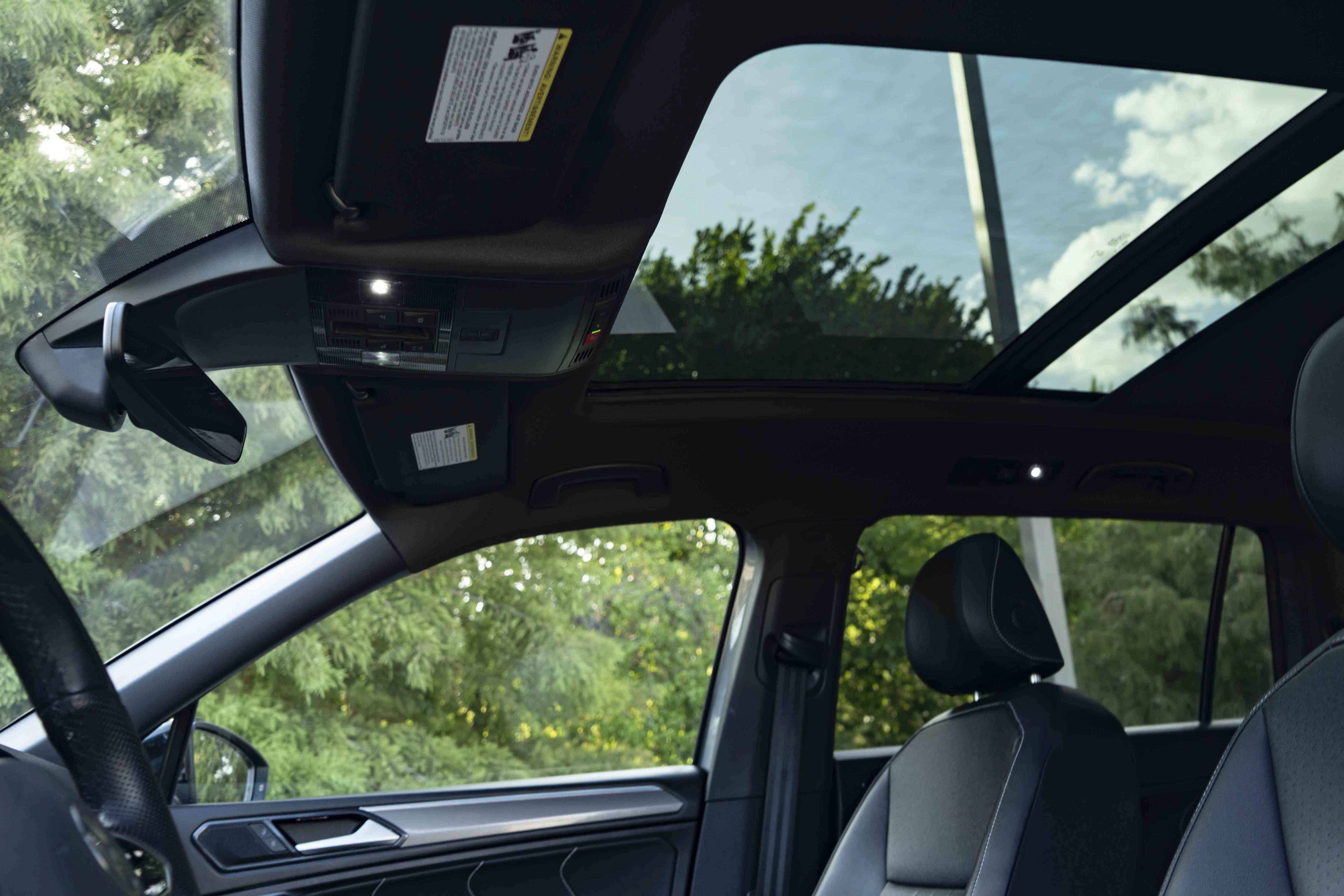 Certified 2024 Volkswagen Tiguan SE R-Line AWD/4WD image 33