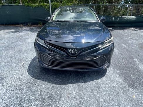 Used 2019 Toyota Camry LE image 3