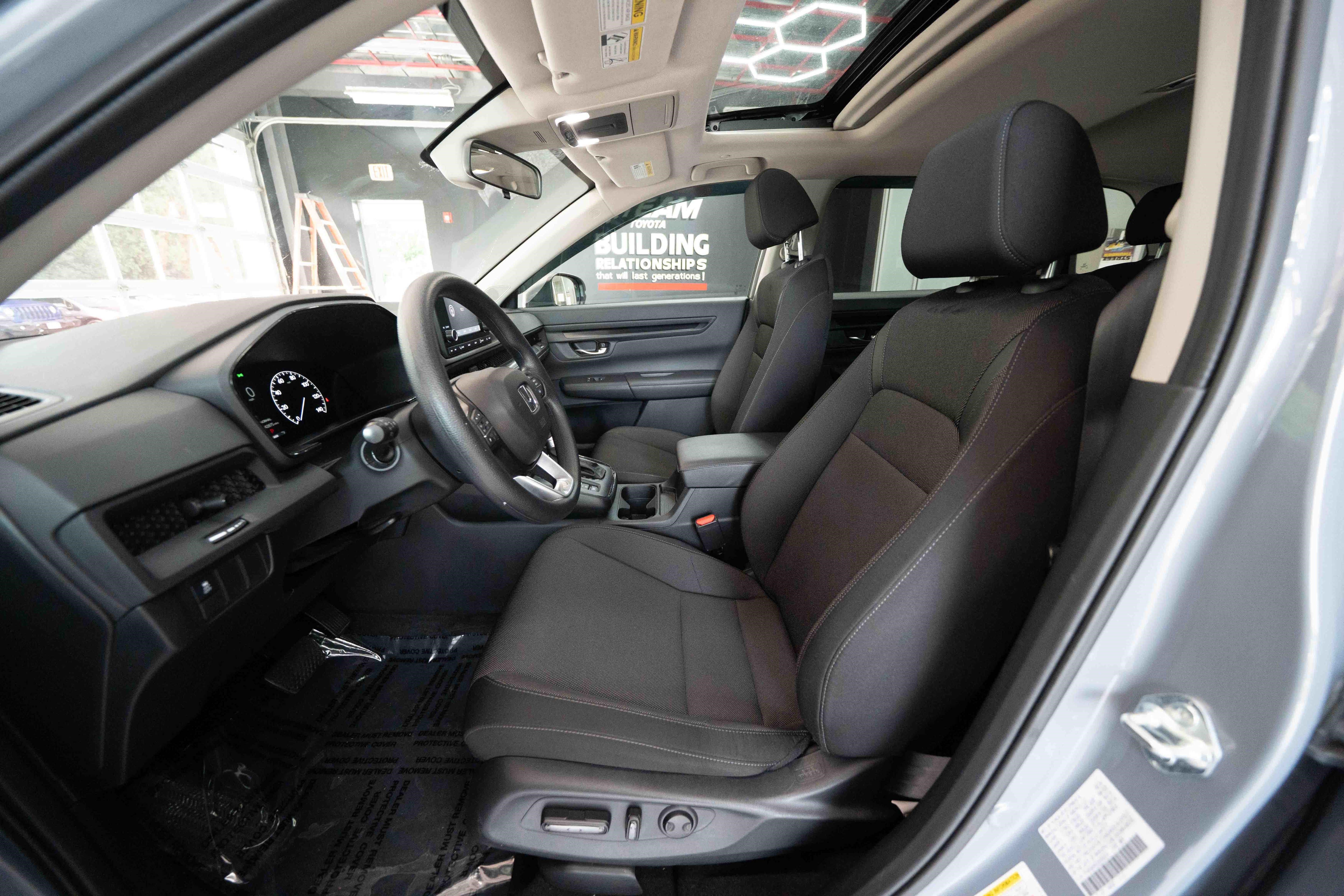 Used 2025 Honda CR-V EX image 9