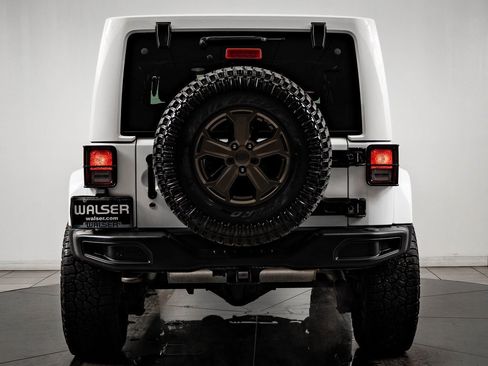 Used 2018 Jeep Wrangler Unlimited Sport image 9