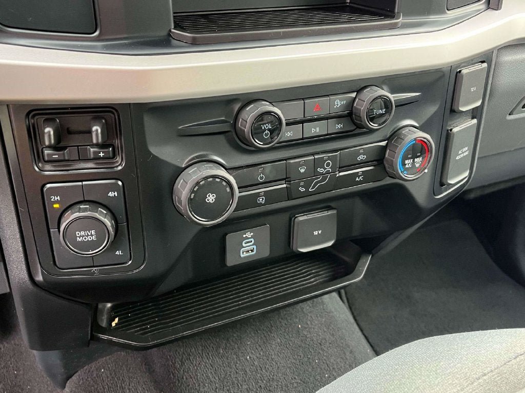 Used 2025 Ford F250 XLT AWD/4WD image 32