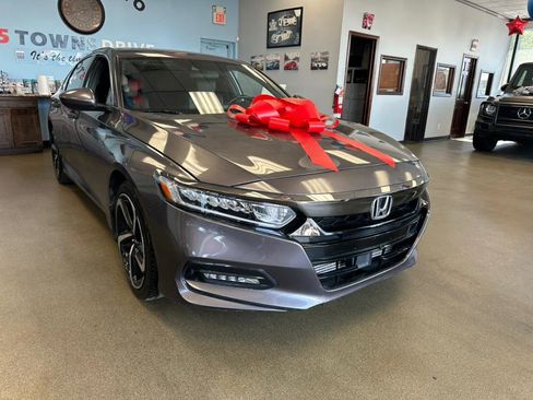 Used 2018 Honda Accord Sport image 2