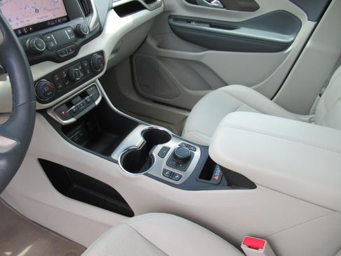 Used 2023 GMC Terrain Denali AWD/4WD image 16