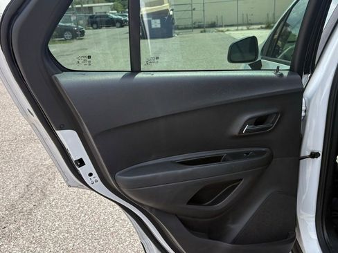 Used 2019 Chevrolet Trax LS image 13