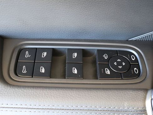 Used 2021 Porsche Cayenne AWD/4WD image 10