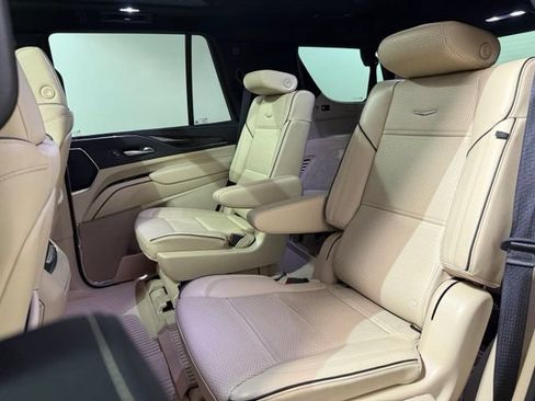 Certified 2024 Cadillac Escalade Premium Luxury w/ Performance Package AWD/4WD image 29
