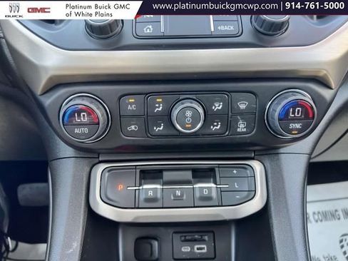 Used 2022 GMC Acadia Denali w/ Denali Technology Package image 30