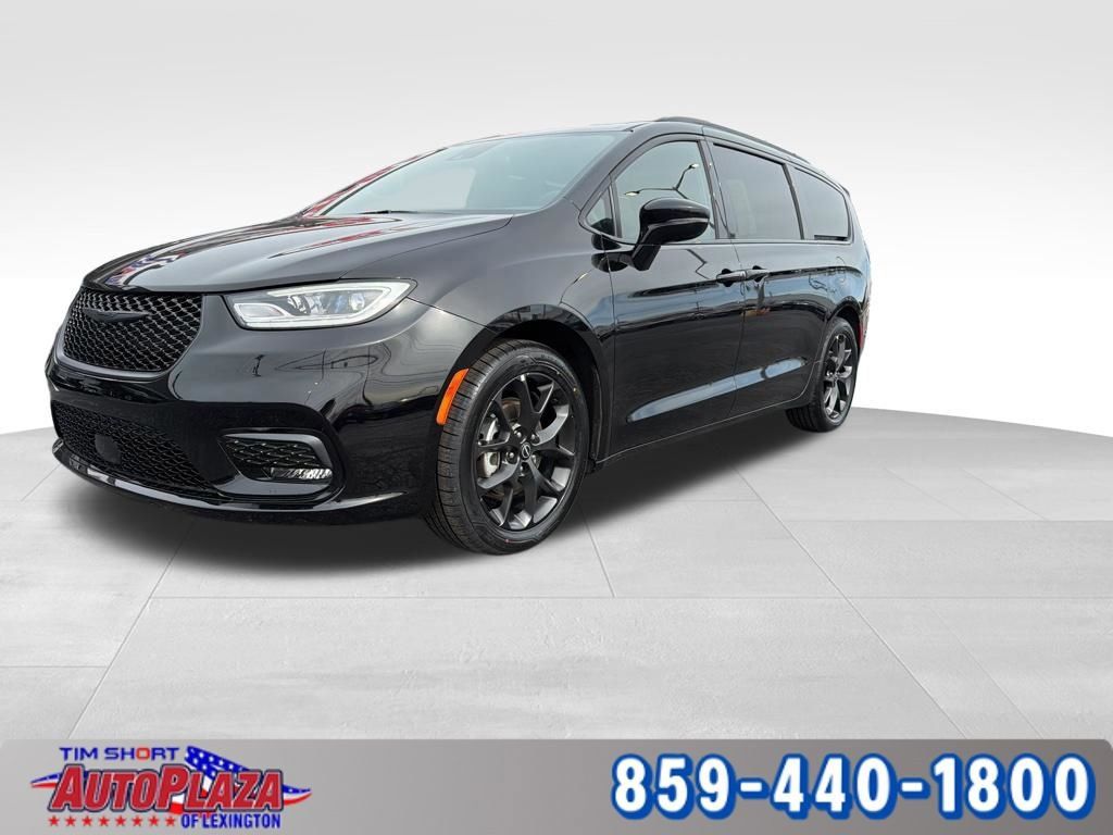 Used 2025 Chrysler Pacifica Limited FWD image 1