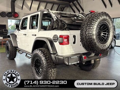Used 2024 Jeep Wrangler Unlimited Rubicon w/ Convenience Group AWD/4WD image 18