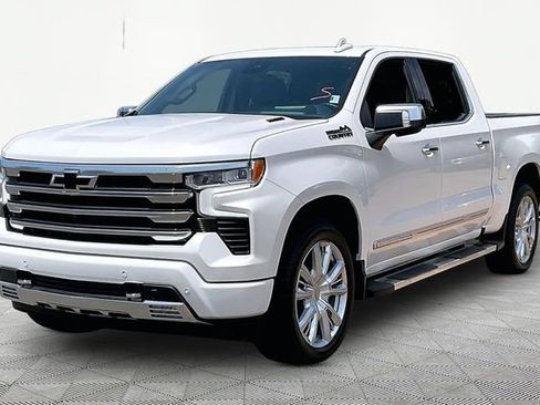 Used 2023 Chevrolet Silverado 1500 High Country w/ Technology Package AWD/4WD image 3