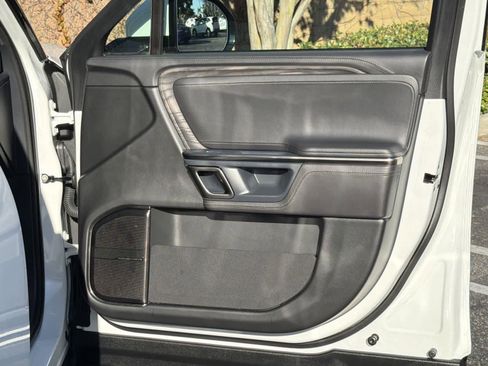 Used 2022 Rivian R1S Launch Edition image 37