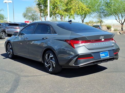 Certified 2025 Hyundai Elantra Limited FWD image 3