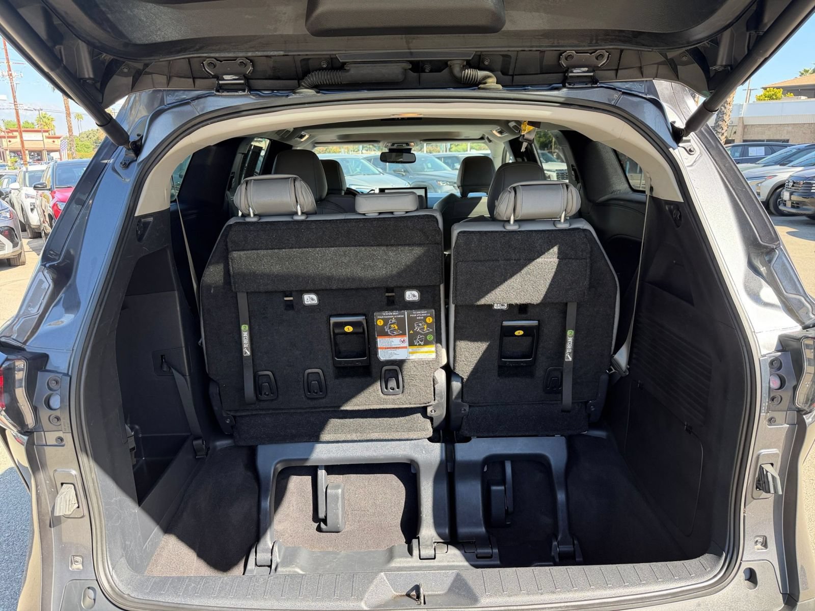 Used 2025 Toyota Sienna XLE FWD image 33