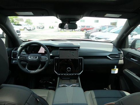 New 2025 GMC Acadia AT4 w/ Luxury Package AWD/4WD image 35