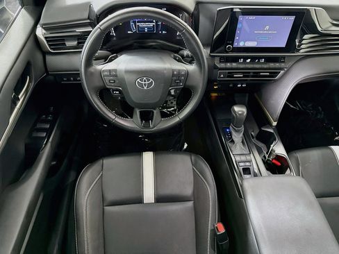 Used 2025 Toyota Camry SE w/ Convenience Package FWD image 17