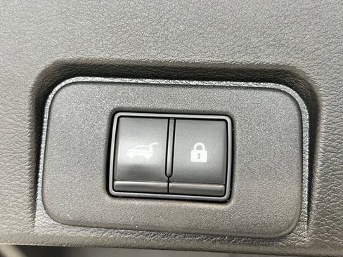 Used 2021 Nissan Rogue Platinum image 22