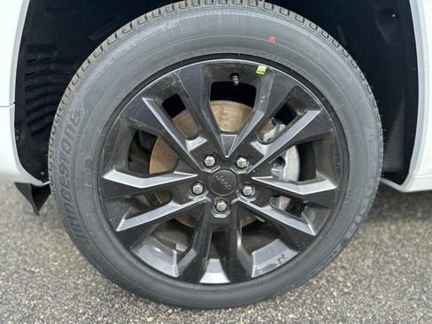 New 2026 Jeep Grand Cherokee L Limited image 17