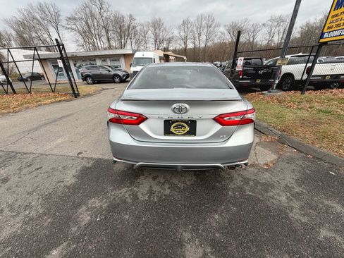 Used 2018 Toyota Camry SE w/ Moonroof Package image 6