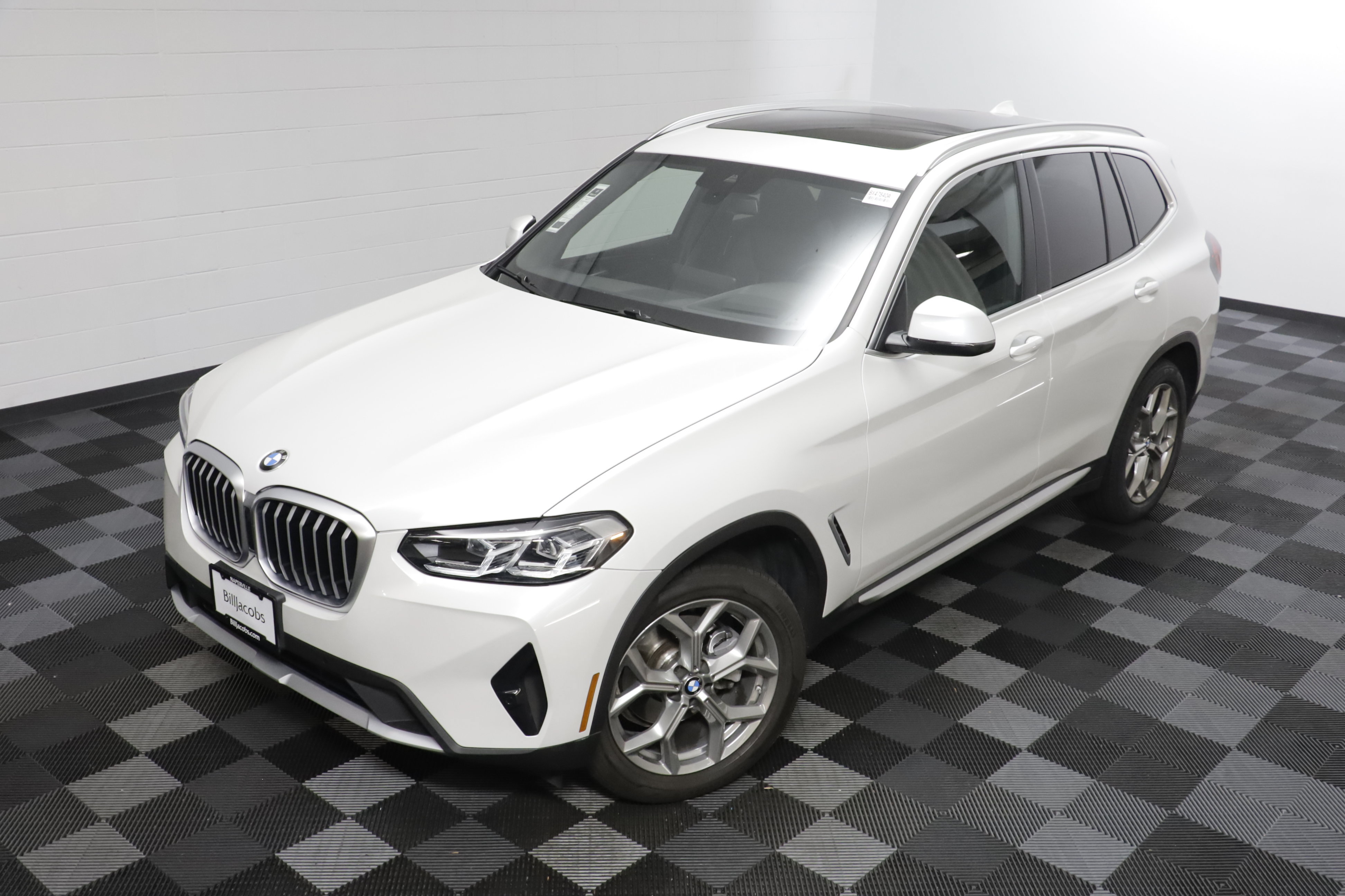 Used 2024 BMW X3 xDrive30i w/ Premium Package AWD/4WD image 2