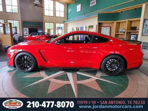 Used 2017 Ford Mustang Shelby GT350 image 2