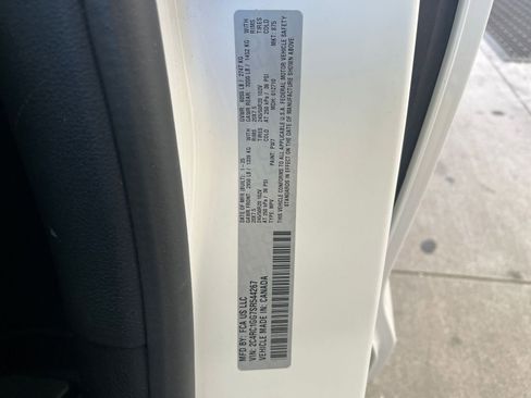 Used 2025 Chrysler Pacifica Limited image 34