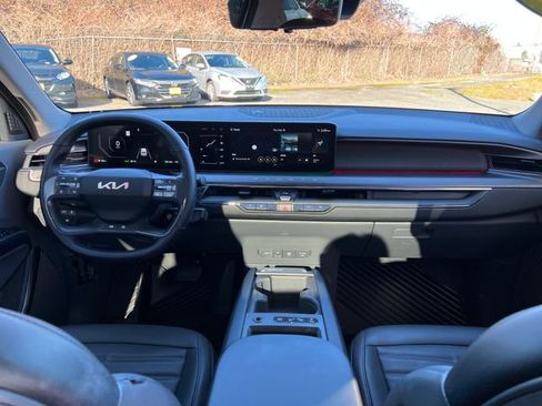 Used 2024 Kia EV9 Land image 13