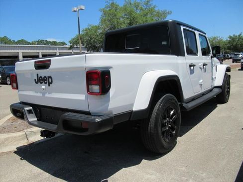 Used 2022 Jeep Gladiator Sport AWD/4WD image 4