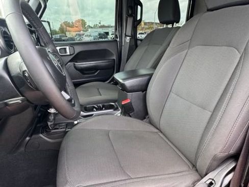 Used 2023 Jeep Gladiator Sport AWD/4WD image 11