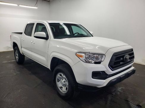 Used 2022 Toyota Tacoma SR image 3