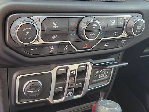 Used 2020 Jeep Gladiator Sport w/ Quick Order Package 24S AWD/4WD image 34